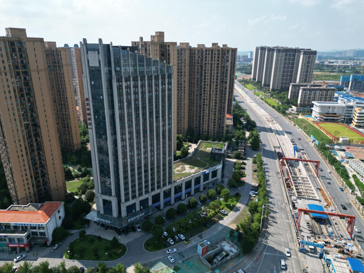 關(guān)于湖南興湘資產(chǎn)經(jīng)營(yíng)管理集團(tuán)有限公司德峰小區(qū)獨(dú)棟商業(yè)資產(chǎn)擬公開(kāi)轉(zhuǎn)讓公告